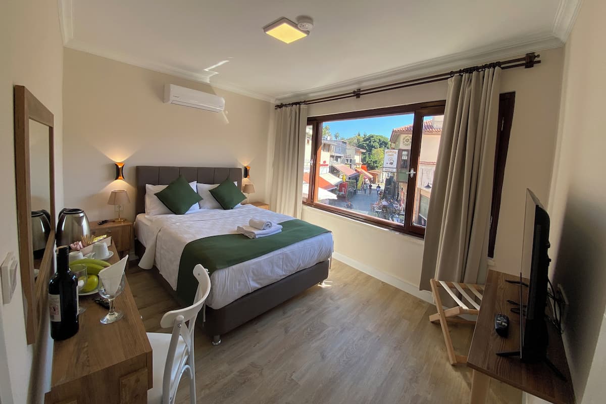 Premium bedding, minibar, desk, laptop workspace