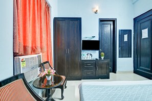TV - Hotel Marks INN & Banquet (Noida)
