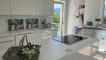 Mikrowelle, Ofen, Herdplatte, Geschirrspüler