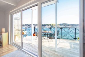 Outdoor dining - 5 Jane's Court, Packet Quays (Falmouth)