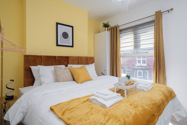 3 bedrooms, iron/ironing board, WiFi, bed sheets