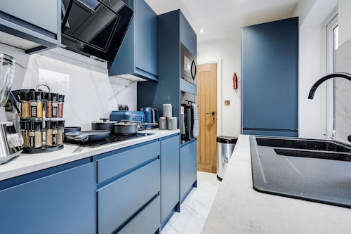 Apartment in Birkenhead-Near Liverpool &Chester-Free Parking