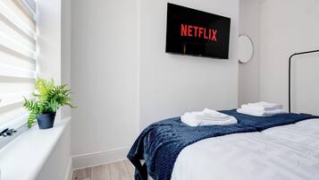 3 bedrooms, iron/ironing board, WiFi, bed sheets