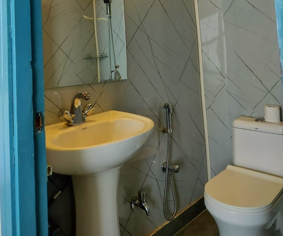 Luxury Cottage, Valley View | Bathroom | Shower, towels, soap, shampoo