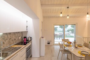 Fridge, oven, stovetop
