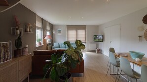 Smart TV - Holiday home with Jacuzzi 200m from the beach. (Wemeldinge)