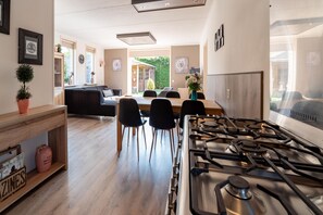 Games room - Lovely holiday home with bubble bath (Wemeldinge)