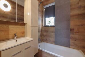 Shower - Holiday home: Bubbles, Bounce and Relax (Wemeldinge)