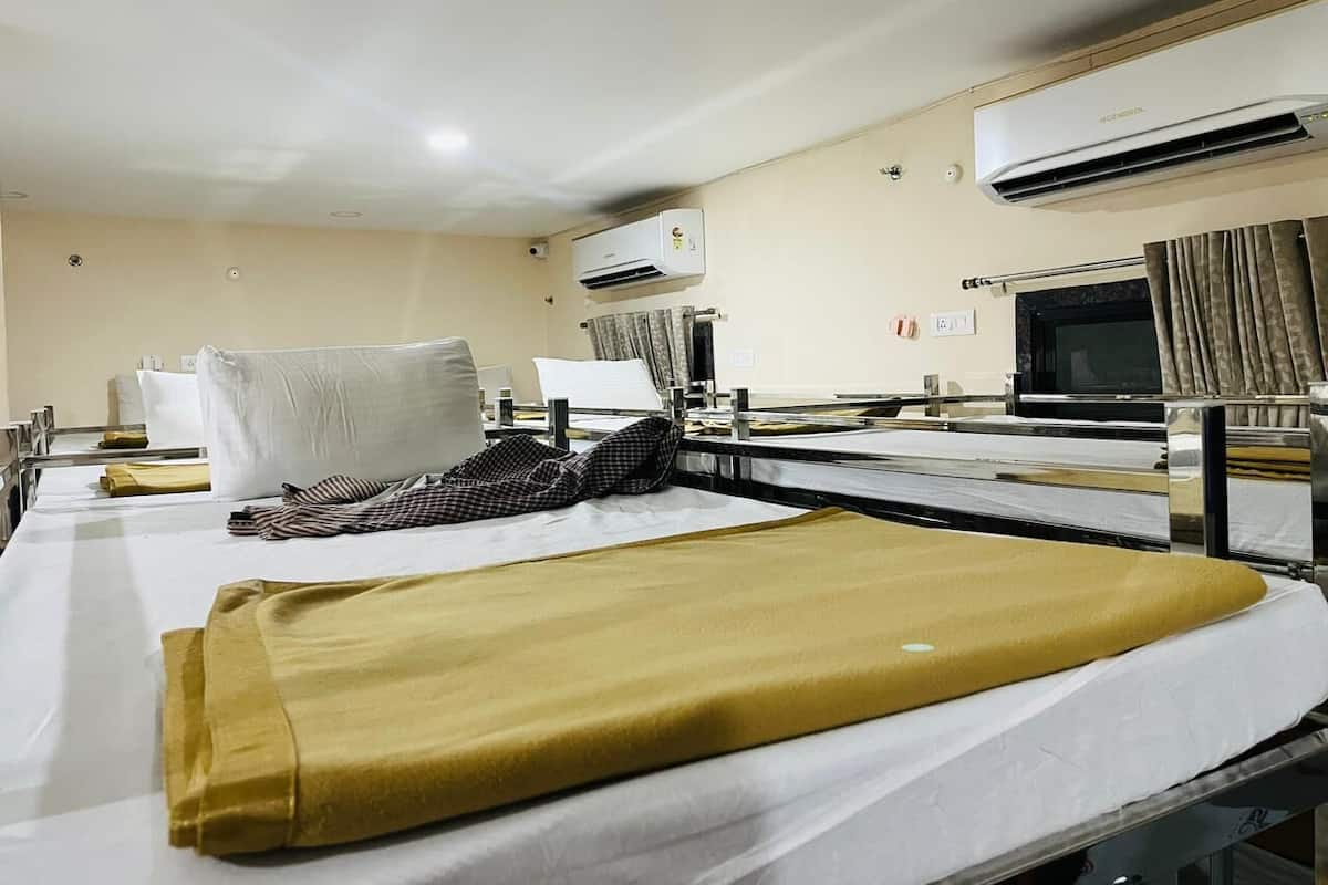 Comfort slaapzaal, uitzicht op stad | Luxe beddengoed, pillowtop-bedden, geluiddichte muren, gratis wifi