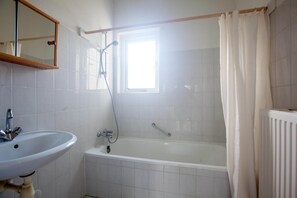 Shower - Detached Home in Zeeland near the Coast (Wemeldinge)