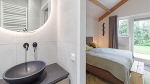 4 bedrooms, WiFi (free) - Holiday Home in Quiet Park with Garden (Wemeldinge)