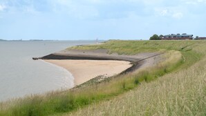 Beach - Holiday Home in Zeeland with Garden Terrace (Wemeldinge)