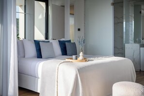 6 室のベッドルーム、デスク、アイロン / アイロン台、旅行用ベビーベッド