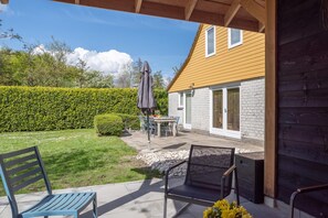 Outdoor dining - Seaside Holiday Home with Sauna (Wemeldinge)