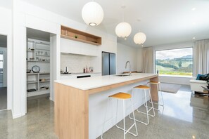 Réfrigérateur, four, plaque de cuisson, lave-vaisselle