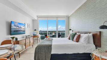 Bügeleisen/Bügelbrett, Reisekinderbett, WLAN, Bettwäsche