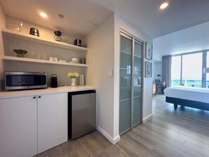 Fer et planche à repasser, lit parapluie, Wi-Fi, draps fournis