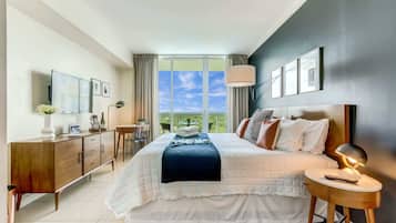 Tabla de planchar con plancha, cuna de viaje, wifi y ropa de cama