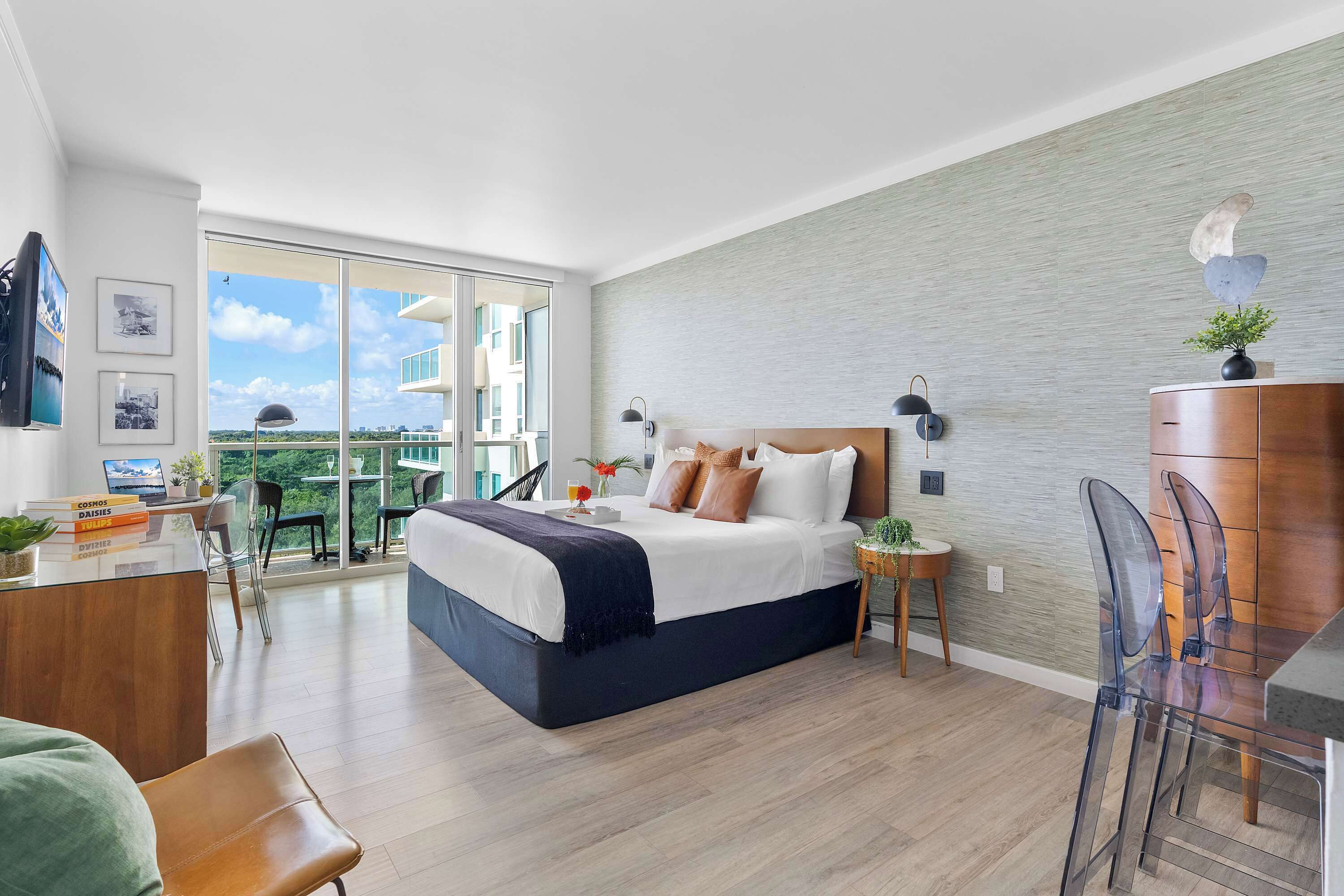 Iron/ironing board, travel cot, WiFi, bed sheets