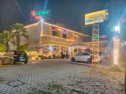 Deepak Hotel 