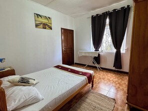 3 bedrooms, iron/ironing board, WiFi, bed sheets