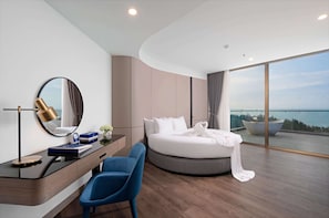 Chambre Junior double, balcon, vue sur l’océan | Service de champagne