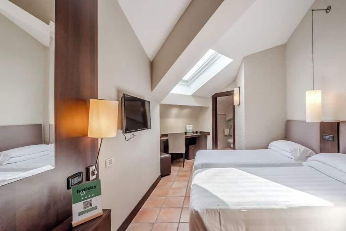 Minibar, in-room safe, desk, free WiFi