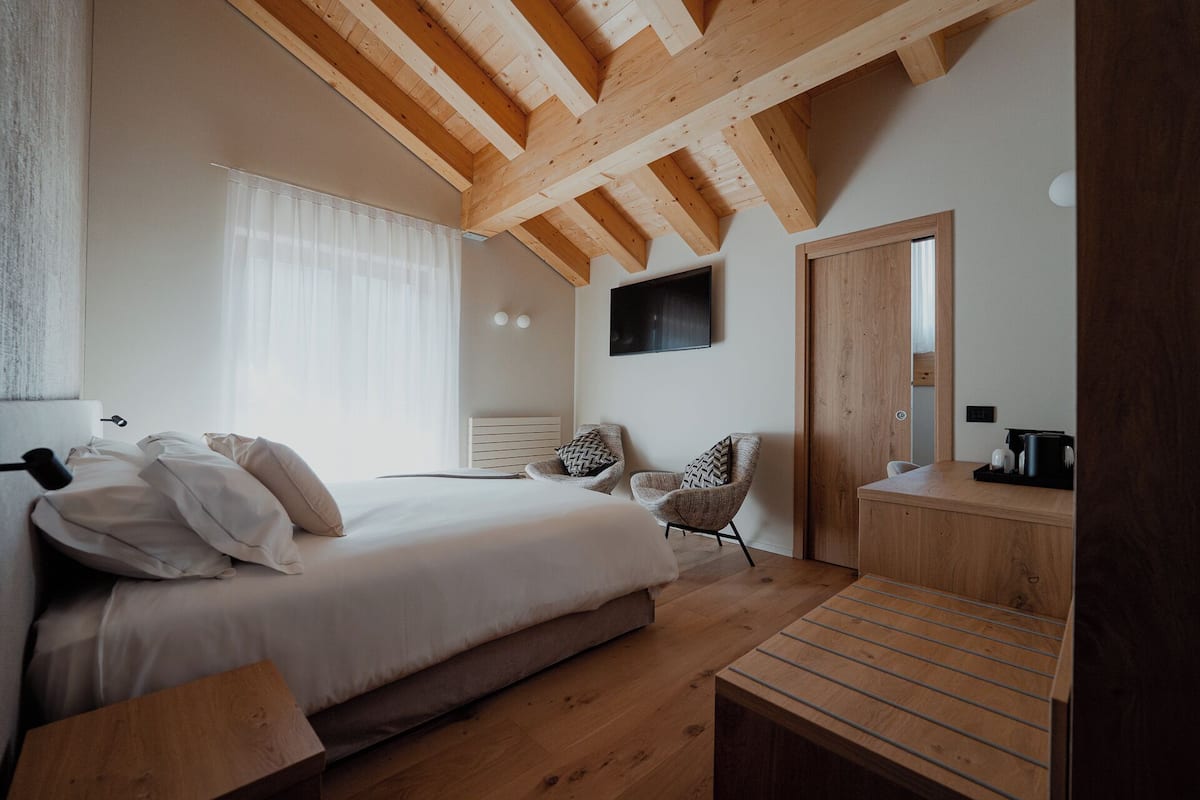 Chambre triple supérieure | Espace de travail pour ordinateurs portables, accÚs au Wi-Fi (inclus)