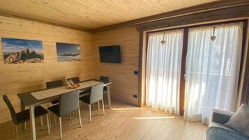 Apartemen, balkon, pemandangan gunung | Area keluarga
