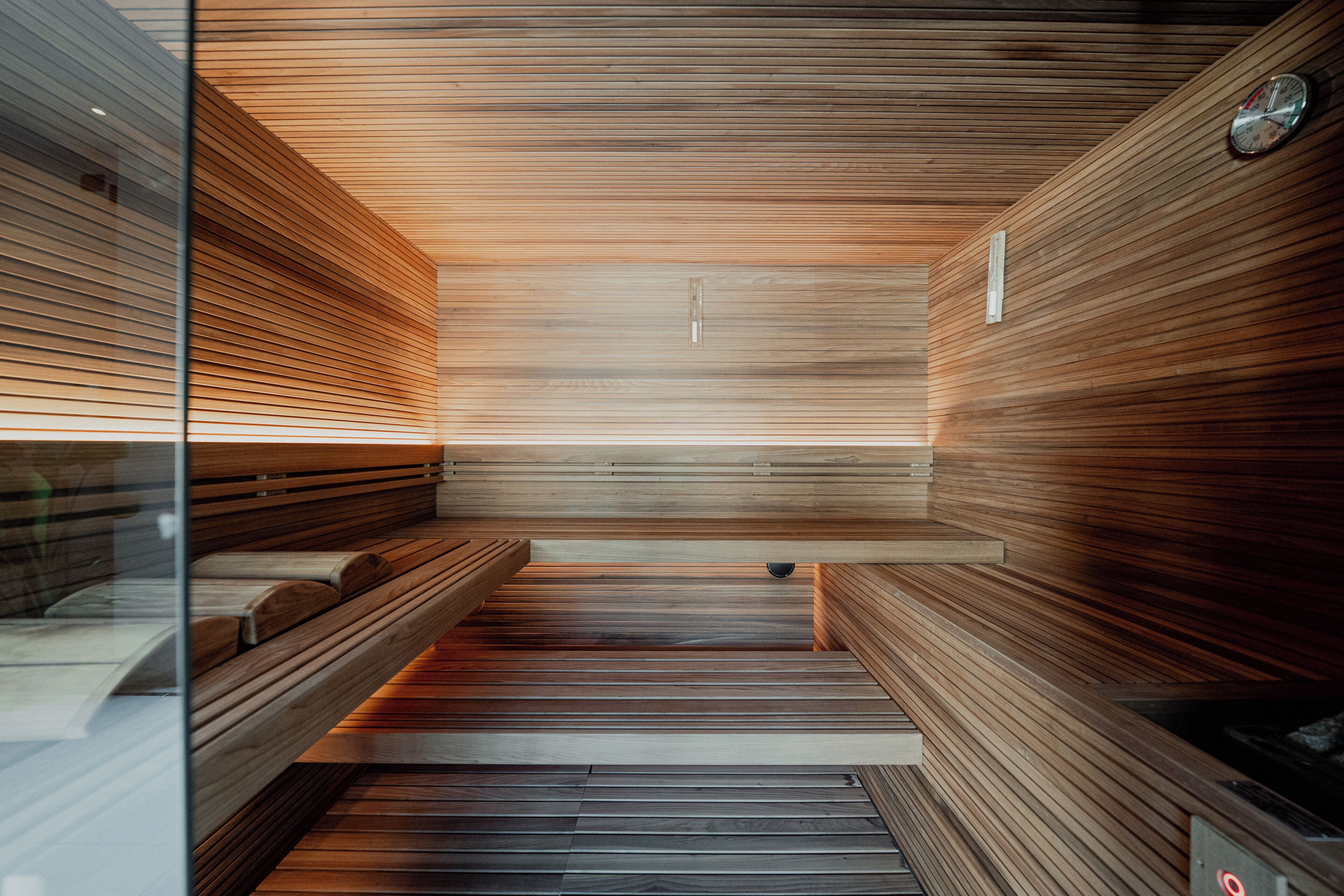 Sauna, hot tub, steam room