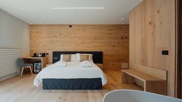 Junior-værelse med dobbeltseng eller 2 enkeltsenge - balkon - bjergudsigt | Arbejdsområde til bærbare computere, gratis Wi-Fi