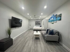 TV - Near Hard Rock, Fort Lauderdale airport (U-2) (Fort Lauderdale)