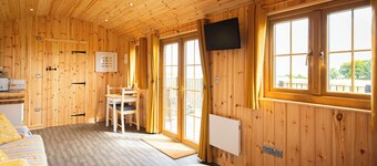 Head For The Hills Glamping Shepherd’s Hut. Pet friendly, mountain views

