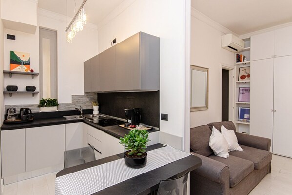 Fridge, microwave, oven, stovetop