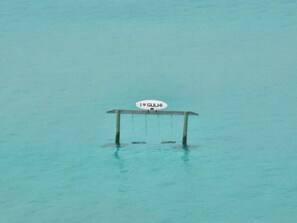 Accommodatie ligt op het strand, wit zand, strandlakens