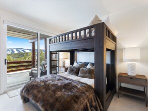 3 室のベッドルーム、アイロン / アイロン台、WiFi (無料)、ベッドシーツ