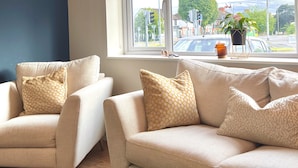 Apartment | Living area - Centralapartment-parking-1br-ensuite-wifi-smarttv (Dublin)