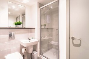 Shower, hair dryer, towels