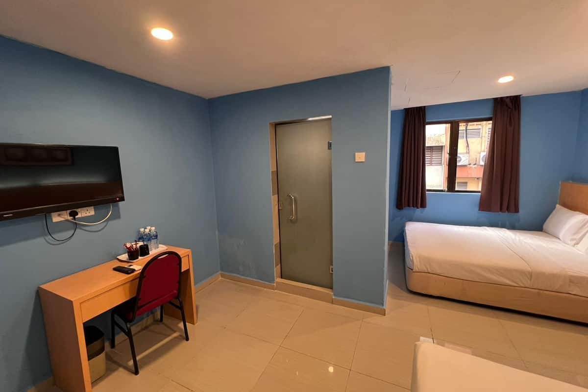 Escritorio, wifi gratis, ropa de cama