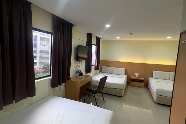 Family Room, Non Smoking | Desk, free WiFi, bed sheets