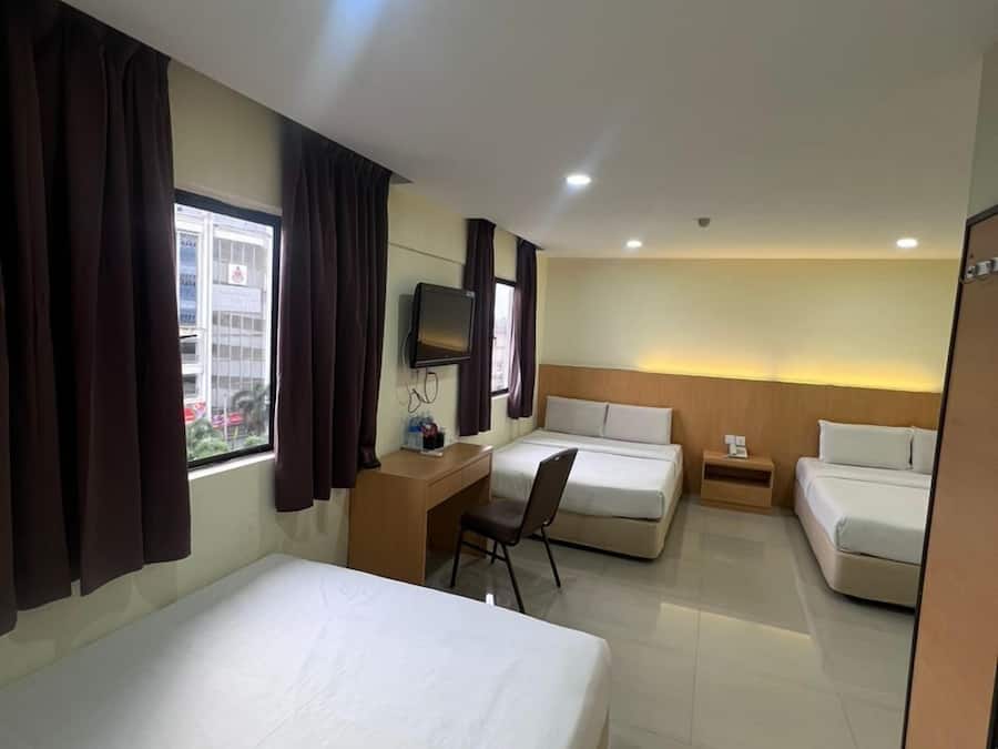 Family Room, Non Smoking | Desk, free WiFi, bed sheets