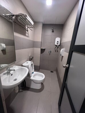 Escriptori, wifi gratuïta i roba de llit 