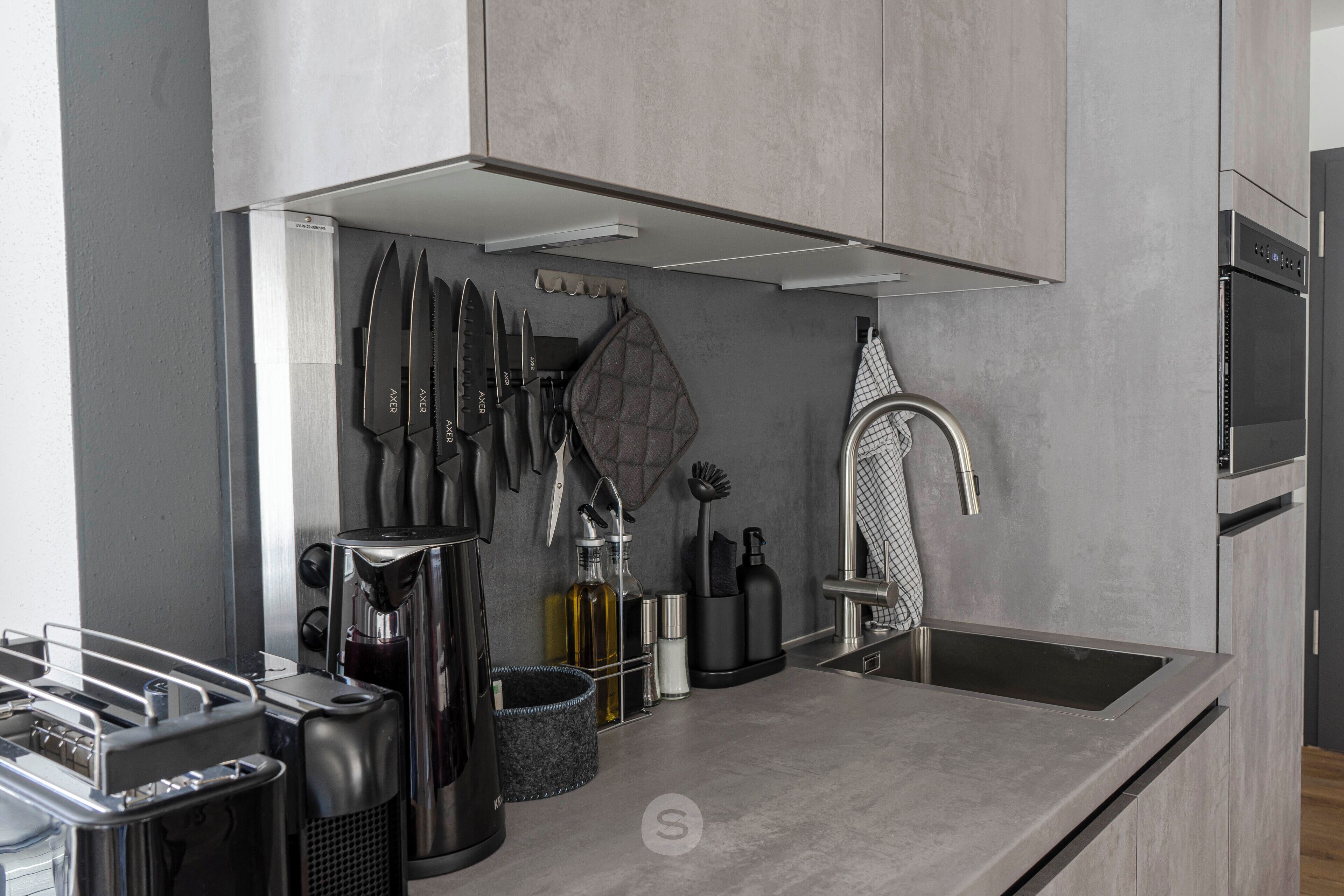 Kühlschrank, Mikrowelle, Herdplatte, Geschirrspüler