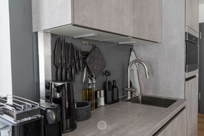 Fridge, microwave, stovetop, dishwasher