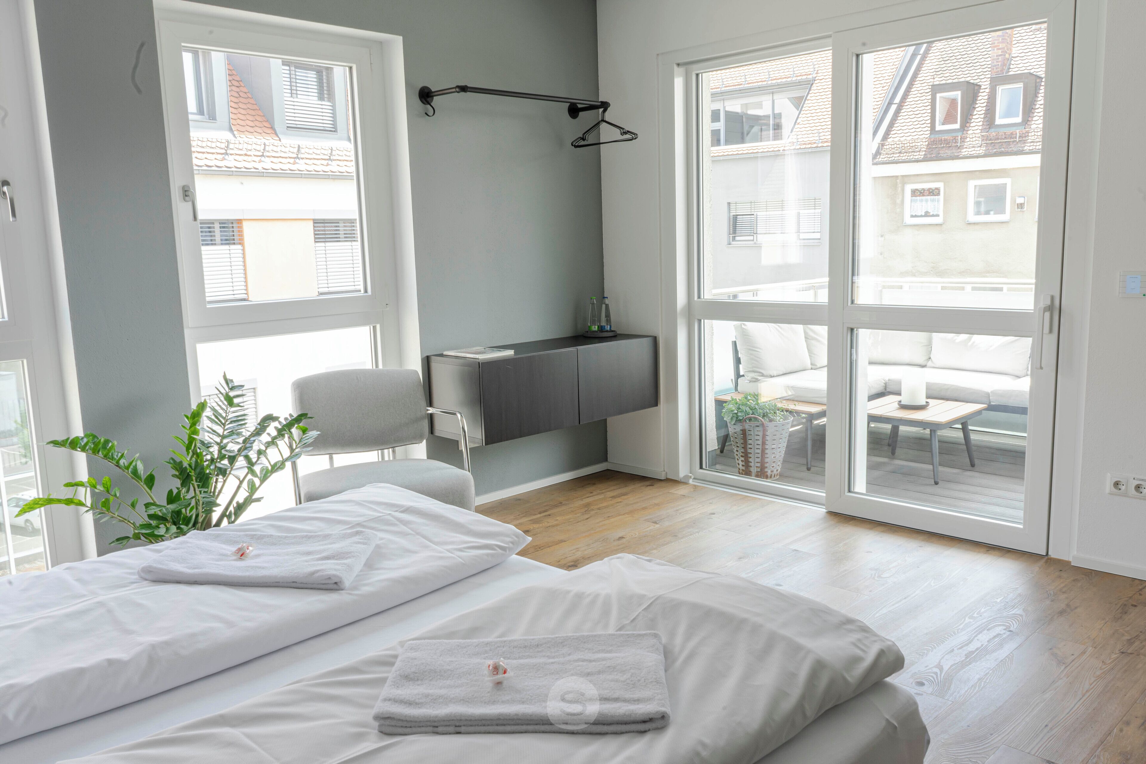 2 bedrooms, travel crib, free WiFi, bed sheets