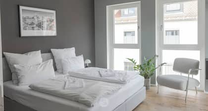 Perfect city center location, 107 sqm, directly at the opera house in suite flair with balcony!