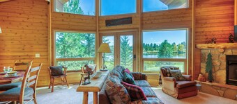 Charming & Spacious Lake Cabin With Breathtaking Views!