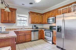Refrigerador, microondas, placa de cocina, lavavajillas