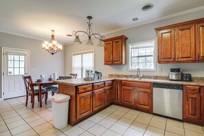 Fridge, microwave, stovetop, dishwasher - ~ 13 Mi to Ole Miss: Private Family-Friendly Home! (Abbeville)