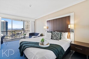 Desk, iron/ironing board, WiFi, bed sheets